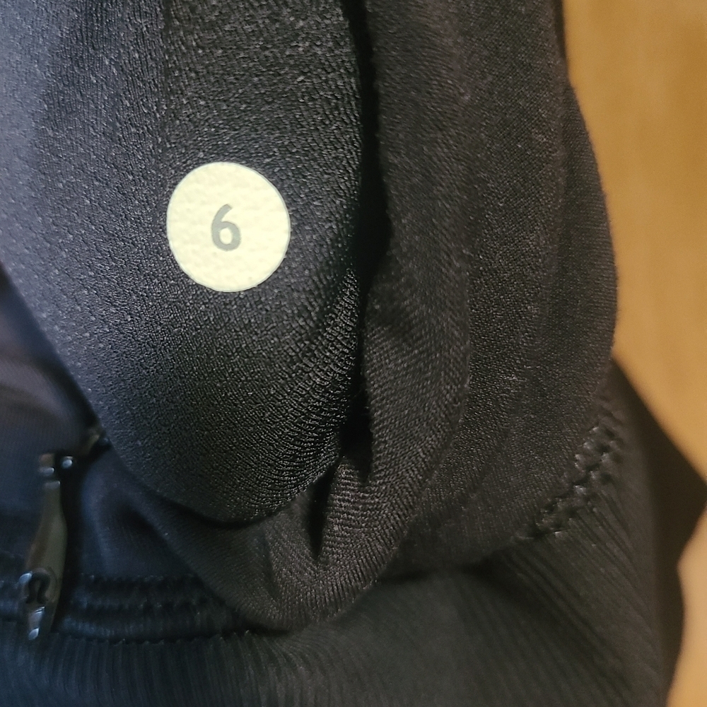 Lululemon Flurry Fighter Pullover Size 6 - Picture 4 of 5